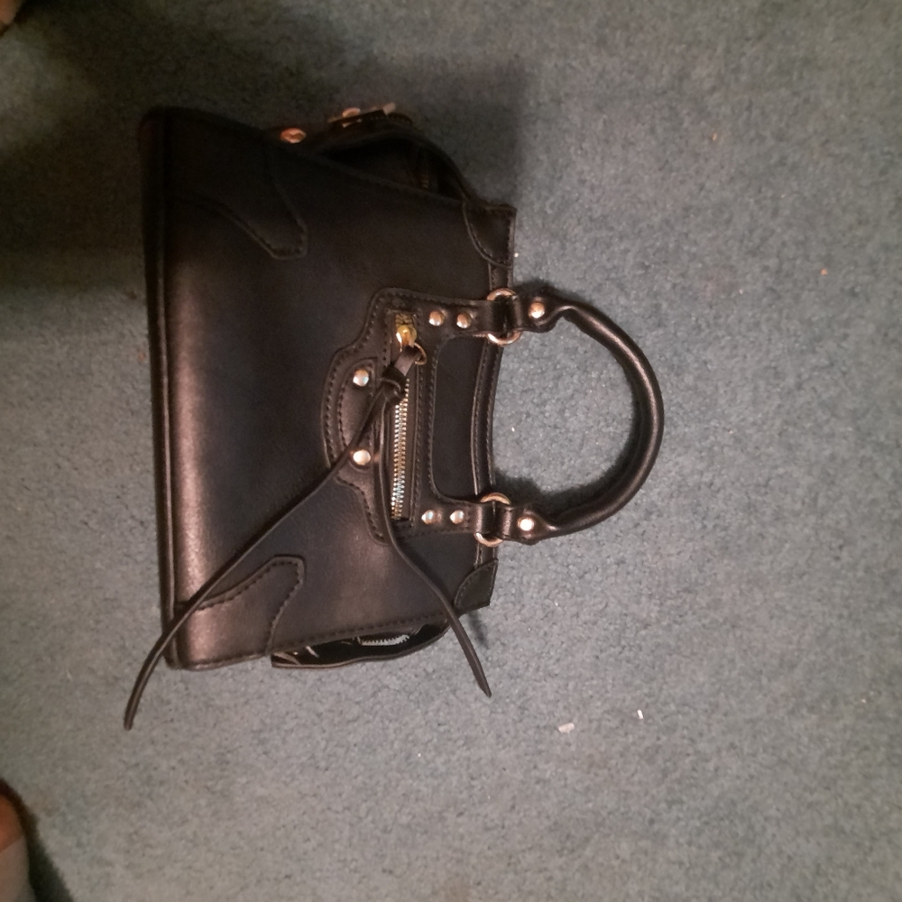 No brand black handbag
